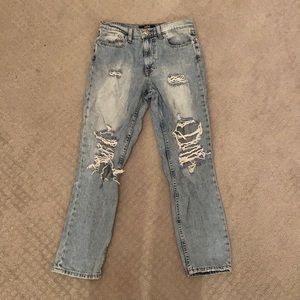 Aeropostale size 4 ripped light wash jeans, low rise fit